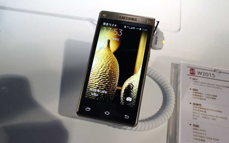 Samsung W2015 Luxury Flip Smartphone